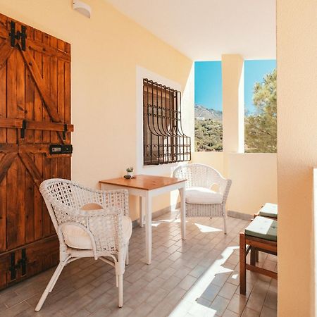 Villa Bella Salmagi - Surya Sardinia Holidays & Yoga カピターナ エクステリア 写真